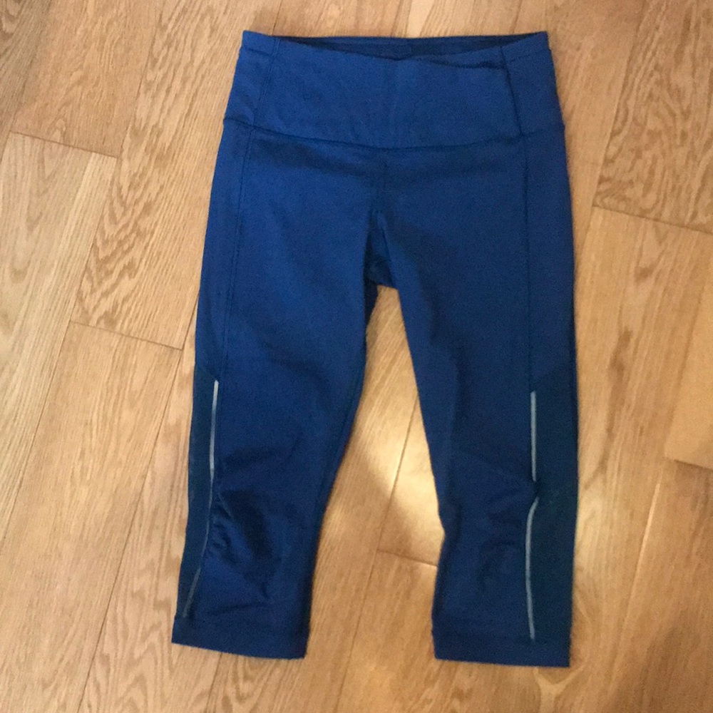 Lululemon 5/6 Blue Leggings
